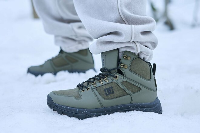 冬の「アウトドア＆街」使いに！【DCシューズ「グレイズ ハイ」】“いかにも” な感じがしないスマートさが魅力の一足「防水・防寒・使用感」は？ レポートの画像