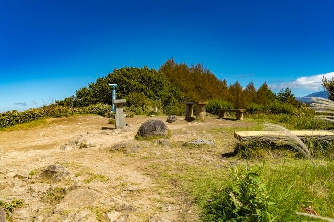 徒歩10分でアルプスの絶景！「まるでパッチワーク」長野「陣馬形山」の秋の景色とは？の画像003