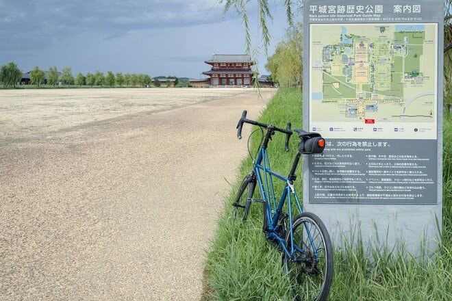 素っ気なさと歴史のコントラストが心地いい世界遺産！  1300年の古都「平城宮跡」自転車で走ってみた！  なんと中には線路も通っていて…【ゆる6輪の旅 vol.02 奈良「平城宮跡歴史公園」】の画像003