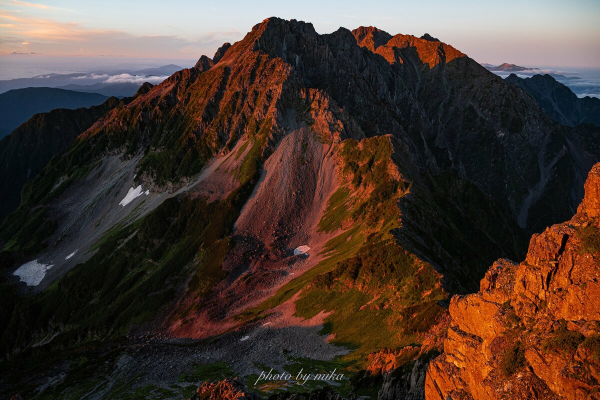 バスガイド 逆さ撮り 【百高山】“逆さ槍ヶ岳” を撮りたくて、北アルプス「南岳」を目指す! 最高の稜線歩き! 私の夏休み登山ルポ 〈長野県・岐阜県〉 2024年|登山|レポート|BRAVO MOUNTAIN