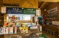 白馬連峰の稜線に建つ天空の山小屋「天狗山荘」 “360度の絶景” と “高山植物の希少種ウルップソウ”  自慢の「天狗鍋」も堪能【長野県白馬村】の画像019