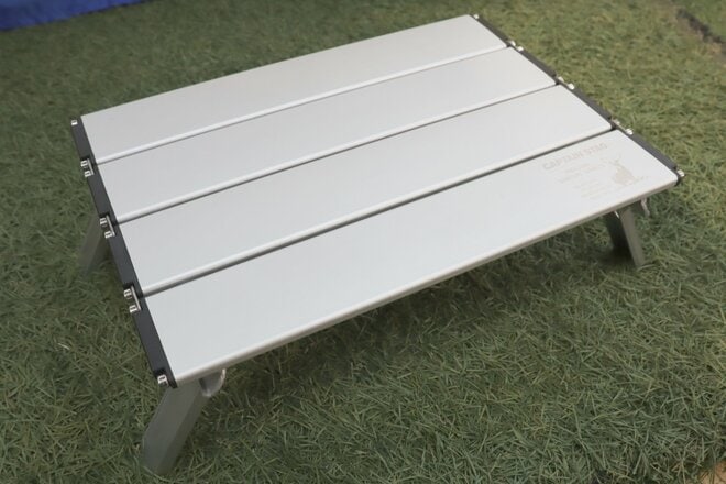 【ショップ店員に聞く！ はじめての“車中泊”グッズ】ド定番のキャンプミニテーブルが車内でも大活躍！  スペースに合うものを選んで〈石井スポーツ ヨドバシ新宿西口店 vol.12〉の画像001