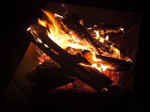 令和は「ハイテク焚き火」！  リビングでも寝室でも「キャンプナイトを毎晩楽しめる」アイテム3選