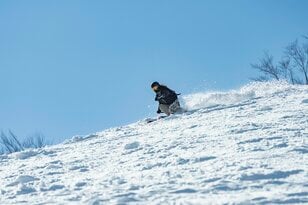 ハイコントラストレンズ、レンズカラー、球面か平面か「ゴーグルの基本」あれこれ【第6回・フリースキーギアの取扱説明書】