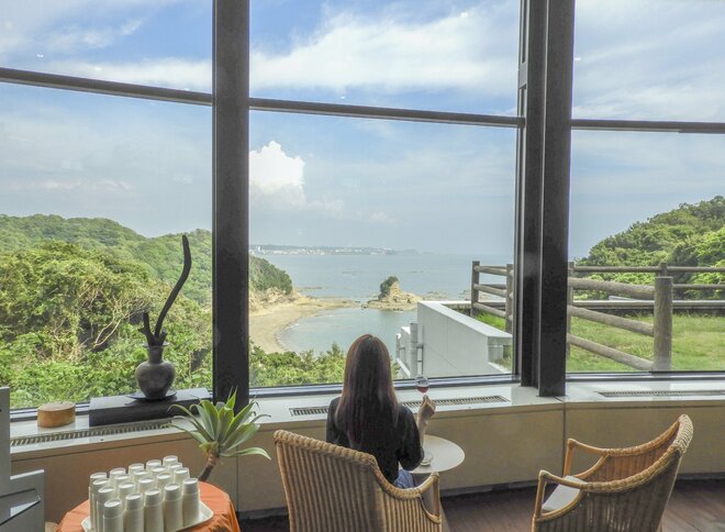 【和歌山県】太平洋を望む絶景のロケーションと黒湯の露天風呂で癒やされ、和歌山の山海の幸が並ぶ豪華ビュッフェに大満足。映え＆神秘のパワースポット満載な和歌山の旅【グランドメルキュール和歌山みなべリゾート＆スパ 体験レポート】の画像002