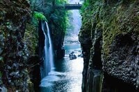 神話の舞台「高千穂峡」で大人気！ 絶景の「貸しボート」での意外な体験とは！？ 「現地レポ」スムーズに楽しむための予約＆アクセス情報も解説