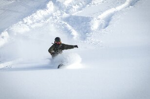 「待っていました！」 雪不足から一変！ クリスマス寒波で待望のスキー場オープン 【斑尾高原スキー場】長野県飯山市・2023年12月23日