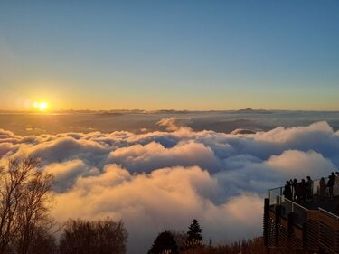 長野県内3つの「絶景テラス」をピックアップ！「驚異の雲海発生率・北アルプスの大パノラマ・ゴンドラを3本乗り継ぐ先に見える絶景」｜トラベル｜その他｜BRAVO  MOUNTAIN