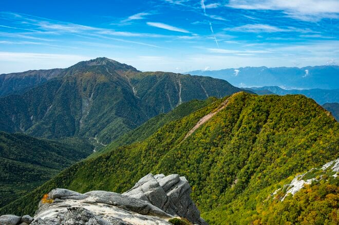 【登山】ここ数年で一番の美しさ「南アルプスの貴公子と女王の山岳紅葉」 日本の1-2-3位の高峰を望む  南アルプス・2025年の画像010