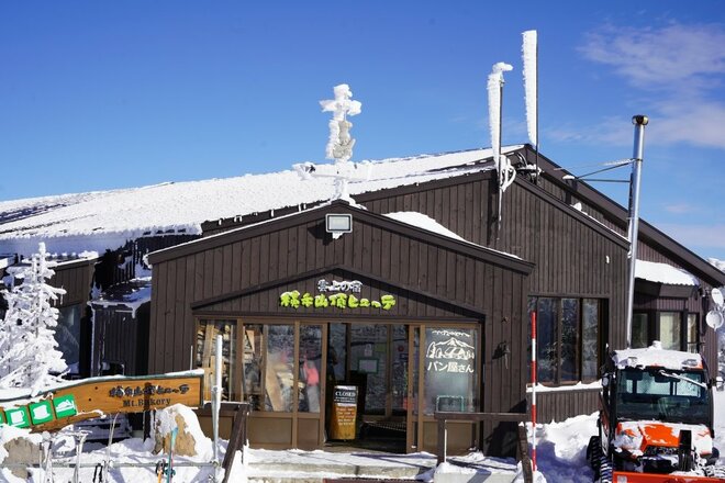志賀高原屈指の “パウダーゲレンデ” には「樹氷や大展望スポットにエメラルドグリーン色の温泉」も！【横手山・渋峠スキー場＆熊の湯スキー場】の画像004