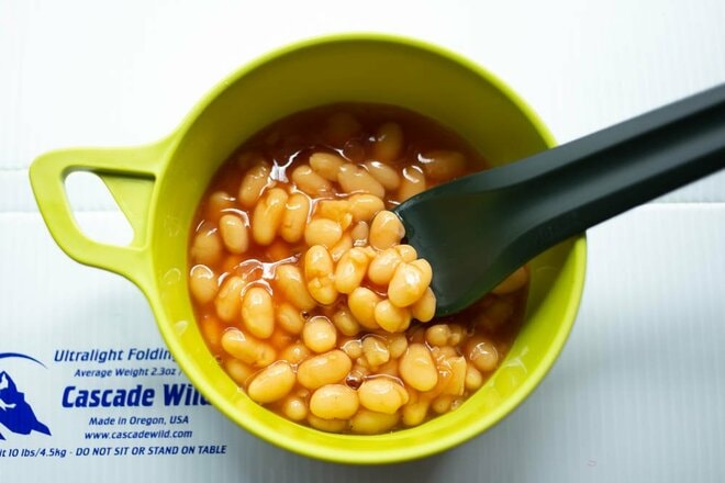 130gの食べきりサイズ「最少のベイクドビーンズ缶」なら山でも使えますぞ！【缶詰博士の缶たん”CAN”P料理 vol.74】の画像004