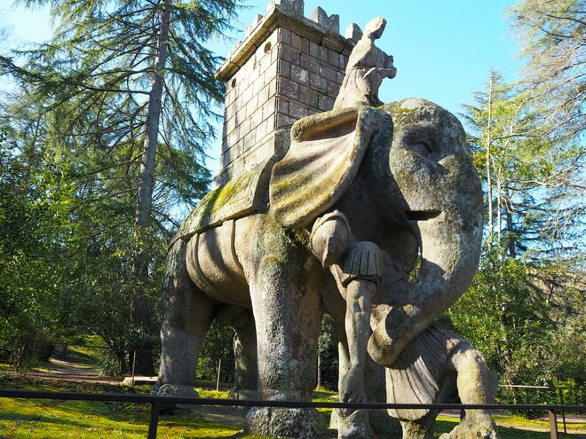 怪物が潜む聖なる森で異世界散策「謎めいた石像たちが示唆するもの」【ブーツの国の街角で vol.42】の画像012