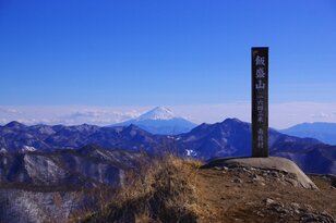 【雪山を歩くってどんな感じ？】山頂まで「片道1時間」で味わえる絶景の雪稜歩き＜南牧村・飯盛山＞【今日も山旅気分 vol.36】