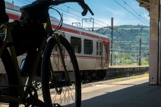 【自転車】気分はヨーロッパ！？  しなの鉄道の「サイクルトレイン」を利用して訪れる “野尻湖・北信濃里山グラベルライド” 「天国と地獄が入り乱れるトレイルの先に、想像以上の絶景が！」 新潟県・長野県｜2026年の画像003