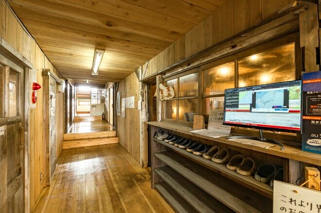 白馬連峰の稜線に建つ天空の山小屋「天狗山荘」 “360度の絶景” と “高山植物の希少種ウルップソウ”  自慢の「天狗鍋」も堪能【長野県白馬村】の画像012