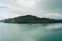 “旅すること”を仕事にしてきた写真家から“旅に出づらい時代”への新たな提案＜根本絵梨子の写真展「今日はここまで」＞