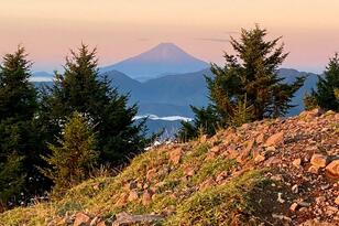 日本に3つだけの「レア標石」とは！？  百名山「雲取山」山頂に現存「原三角測点」実見登山レポ