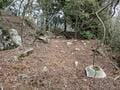 戦の山寺「月峰寺」巨石＆遺構群「実踏レポ」 関西百名山の一座「剣尾山」 山頂エリアに残る石垣・曲輪・石仏【大阪府豊能郡】の画像005
