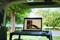究極のインドア「車中泊」！「アウトドア初心者」が電源付きサイトに持っていきたい家電【RVパークに泊まってみた】