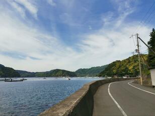 釣りの聖地・福井県「音海半島」で日本海の秘境トレッキング！  大迫力の「高さ260m音海大断崖」と「押廻埼灯台」の絶景【若狭湾国定公園】