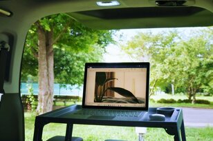 究極のインドア「車中泊」！「アウトドア初心者」が電源付きサイトに持っていきたい家電【RVパークに泊まってみた】