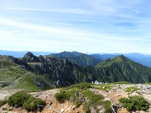 日本百名山「木曽駒ヶ岳」の絶景！ 「中央アルプス 駒ヶ岳ロープウェイ」利用で千畳敷から山頂へ「ライチョウ」に遭遇＆高山植物も堪能！