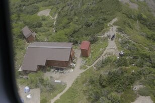 歩くと8時間かかる山道をひとっ飛び！  山小屋まで「ヘリ出勤」してみました（後編）【わたし、山小屋はじめます vol.41】