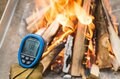 燃え始め→熾火→鎮火までの ”温度変化” を見える化「焚き火の温度」で次に何をすべきかがわかる！【焚き火の話 vol.18】の画像002