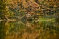 「年に数日だけの絶景！」湖面に映り込む紅葉が美しい「山奥の穴場キャンプ場」に行ってみました【絶景キャンプ場ガイド-言葉を失うほどの風景に会いに行こう- vol.25】の画像001