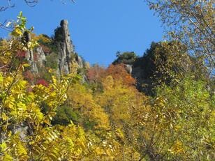 秋のパーフェクト絶景「紅葉＆峡谷＆滝」の完璧コラボ！ 「北海道・大雪山層雲峡」10月上旬「紅葉谷ハイキング」レポ