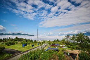 まだ間に合う！「まるでナウシカの世界」雲海に隠された避暑キャンプ場で記憶に残る夏旅を【絶景キャンプ場ガイド-言葉を失うほどの風景に会いに行こう- vol.24】