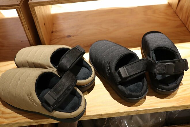 【ショップ店員に聞く！ イチ推しアウトドアギア】ふわふわで暖かさバツグン！「SUBU」冬用サンダル・定番＆難燃の2タイプ〈アルペントーキョー vol.22〉の画像006