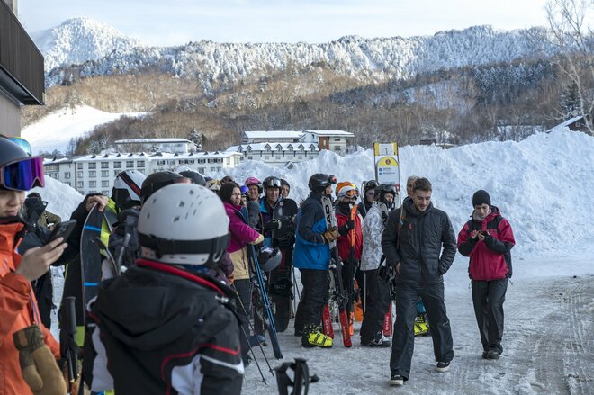 「え！ そこもコースなんですか？」ユーザーの声を反映して自然地形もコース管理している“斑尾高原スキー場”【長野県飯山市 2024年】の画像001