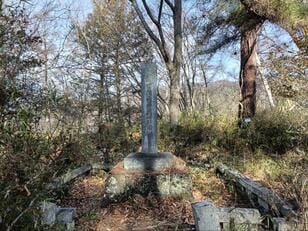 登頂60分の戦国山城「要害山」 武田信玄生誕の地に残る遺構や富士山展望、パワースポット参拝も楽しむ「日帰りハイキング」