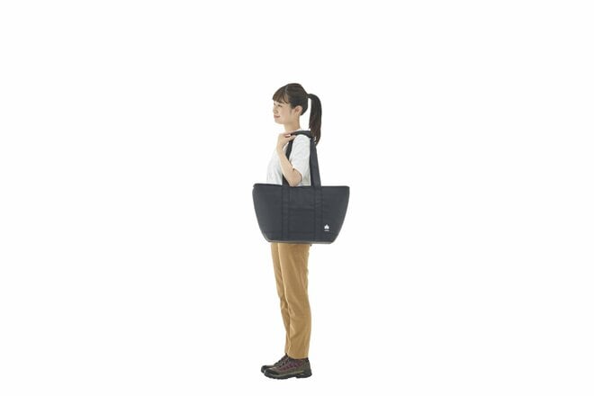 フィールドでの荷運びは「肩掛け・背負い」のスムーズ変身でラクラク！  ロゴスの2WAYクーラーバッグ「スタンダード トートリュック クーラー」の画像002