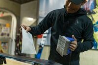 プロスキーヤーが伝授！【実用講座】「シーズンオフ！ スキーをそのまま仕舞ってませんか？」 次の冬に向けて “最高のスキー” で保管する・基本のメンテナンス術