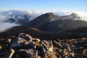 これからがベストシーズン？  息を呑む絶景「雲海」を見るための「3つの条件」と幻想を呼ぶ「意外な理由」