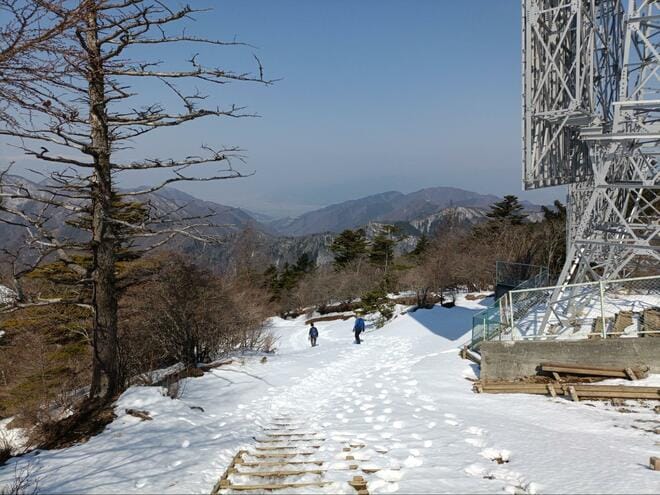 でっかい「富士山」が正面に！  軽アイゼン約2時間で登頂・雪道デビューにもちょうど良い “開運の山”「三ツ峠山」3月登山レポの画像005