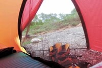 「酔っ払いと足が臭い人」は刺されやすい？キャンプ地で備えるべき「虫対策」【無人地帯の遊び方 vol.8】