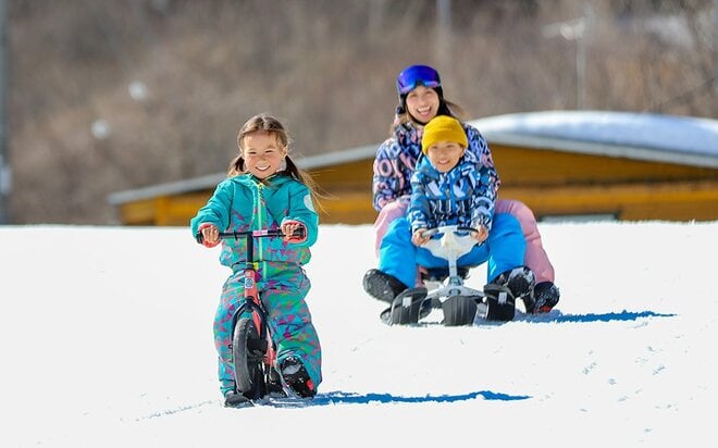 【子連れにおすすめ！ 2025/26シーズン】春こそ、スキー&スノボデビューのとき！ 「ファミリースキーに最適なスキー場」7選の画像003