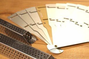 【ショップ店員に聞く！ イチ推しアウトドアギア】火起こしに超役立つ、メタル製「薪＆扇子」とは！？  意外に売れてる焚き火グッズ〈アルペントーキョー vol.19〉