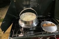 友人キャンパーのおにぎりに驚いてから2年！  私が「ユニフレーム・キャンプ羽釜」でご飯を炊く理由！  自宅でも活躍＆注意点もレポート