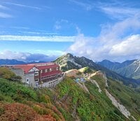 “モンゴルの星空” より美しい！？  北アルプス「燕岳」は山小屋泊入門の大正解！  天界の生ビールやスイーツにも大満足  2025年シメの山行記【双葉社登山部 山行レポートvol.3】
