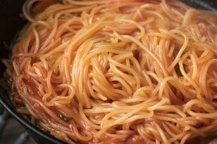 【アウトドア豆知識】写真でも伝わるモチモチ感！「水戻しパスタ」で作るべきアウトドア向き「超速レシピ3選」