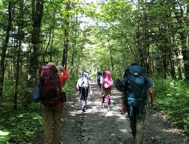 登山女子「夏の重大NG」汗冷え対策！ 話題のアンダーウェア