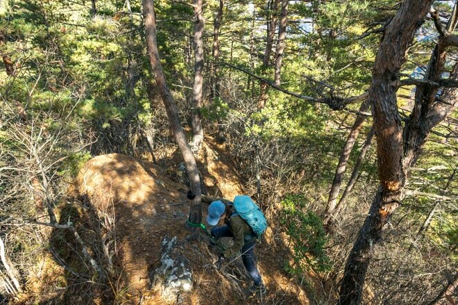 【京ヶ倉】名低山！ 険しい登山道の先に「信州のグランドキャニオン」 ここにしかない里山の絶景が広がる   長野県生坂村｜2025年の画像010