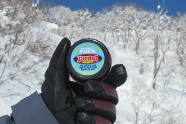 ウェットな雪で気持ちいいほどの滑走性！ 湿雪や春雪で威力を発揮する