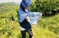 まだまだ暑い！  頭から覆い温度を下げる「クールポンチョ」が山の残暑対策に最適な理由【低山小道具＆技術研究所 vol.36】の画像001