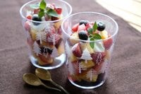 “コンビニスイーツ” をアレンジ！  5分で完成「クリスマストライフル」【季節の外ごはん vol.28】