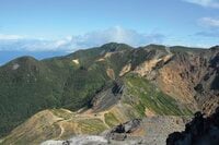 「那須岳」山肌からは活火山の証し“無間地獄”も！ 茶臼岳はロープウェイ利用で山頂まで40分！【首都圏発！週末に行ける百名山ガイド vol.3】